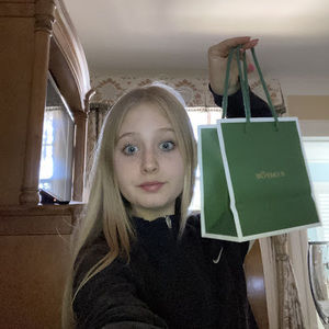 Meet your Posher, Ella